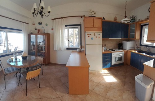 Vatera Casa | A cosy nest in the sea and sun. Family-sized house, 10 minutes from the beach.