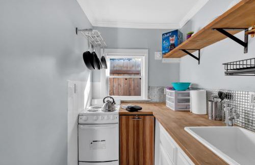 North Oak Park Casa | A Cottage - Walk to UC Davis & Shriners