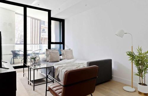 South Yarra Apartamento | A Cozy 2BR Apt Right on Buzzing Chapel Street