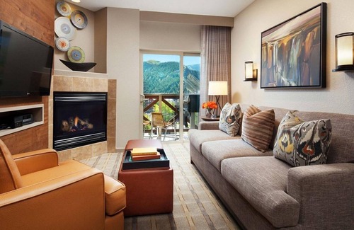 Avon Complejo | A Cozy Alpine Retreat in the Heart of the Rockies- Sheraton Mt. Vista-1 Bedroom