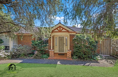 Eastwood Apartamento | A cozy apartment located in the bustling community of Eastwood.