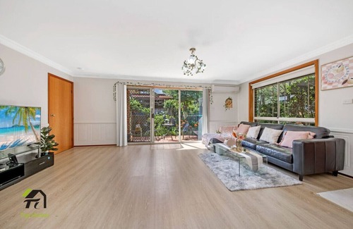 Eastwood Apartamento | A cozy apartment located in the bustling community of Eastwood.