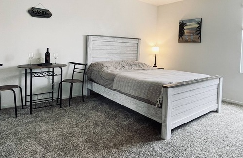 Santee Casa | A cozy brand new room with private bathroom and mini kitchen