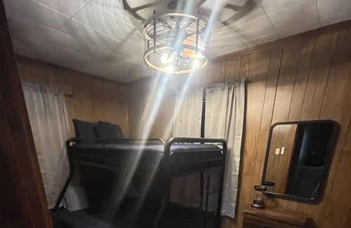 Bernice Cabaña | A cozy cabin with two docks and a private boat launch
