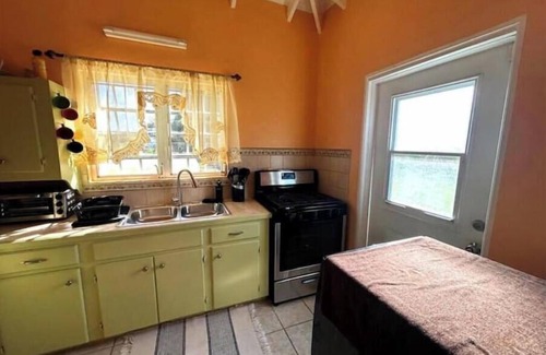 Saint John Parish Casa | A Cozy Cottage located on the beautiful island of Antigua, close to shops/beach.