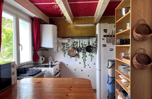 Montmollin Cabaña | A cozy cottage, suitably different, near medieval and modern Neuchâtel.