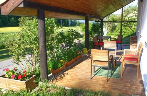 Montmollin Cabaña | A cozy cottage, suitably different, near medieval and modern Neuchâtel.