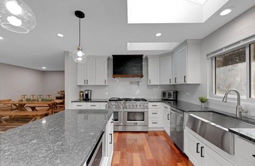 Waushara County Casa | A cozy escape at Fish Lake Hideaway- Lake house with beautiful views!