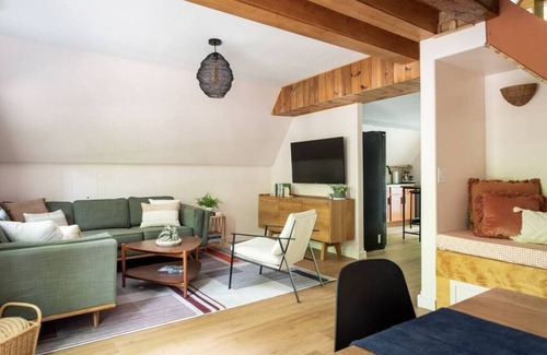 Interlochen Cabaña | A cozy getaway nestled in the woods of Northern Michigan.