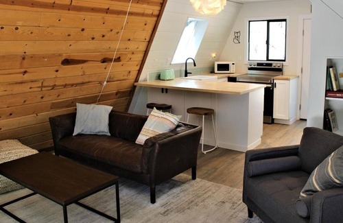 Cold Springs Cabina | A cozy hidden gem tucked in the mountain! Also available for a long term lease!!