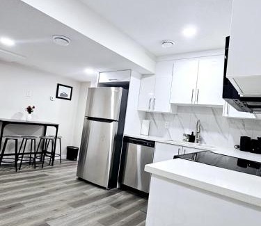 Northeast Edmonton Apartamento | A Cozy Home away from Home