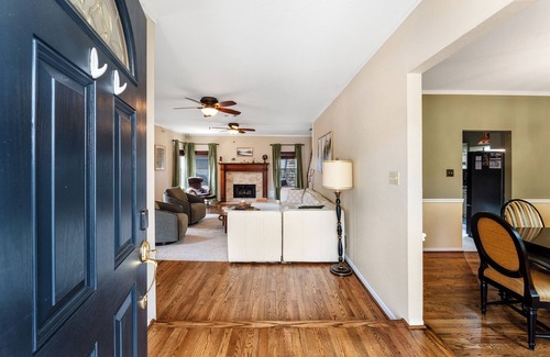Barker Casa | Katy Home for Professionals | High-Speed Wi-Fi, Ideal Location & Peaceful Stay