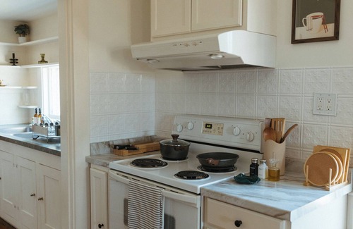 Maynard Apartamento | A cozy home just a short walk from historic downtown Maynard!
