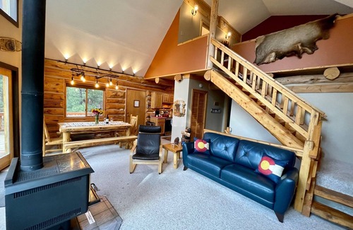 Hartsel Cabina | A cozy log cabin in the Rockies! Close to Buena Vista or daytrip to Breckenridge