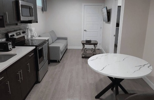 Saskatoon Casa | A cozy one bedroom suite located in the peaceful neighborhood of Evergreen.