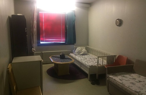 Lantinen District Apartamento | Una acogedora habitación en kannelmaki.