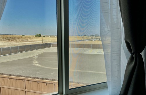 Roseville Cama Y Desayuno | A cozy second Generation home that is on a major express way to the SMF airport.
