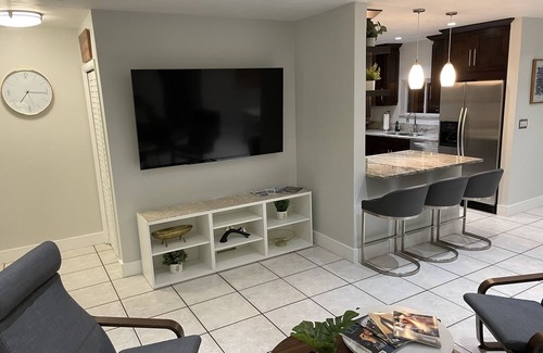 Pembroke Pines Casa | A Cozy Spring Escape!