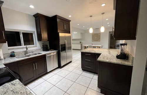 Pembroke Pines Casa | A Cozy Spring Escape!