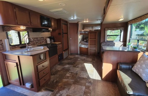 Port Alberni Casa | A cozy travel trailer on an acreage. Plenty of lakes, hiking and fishing near by
