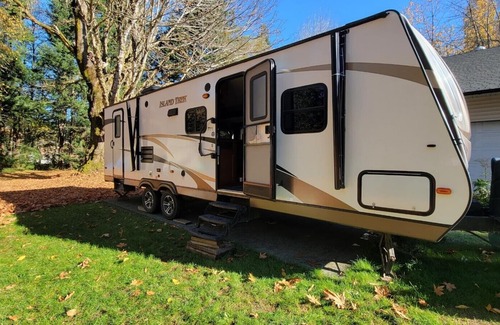 Port Alberni Casa | A cozy travel trailer on an acreage. Plenty of lakes, hiking and fishing near by