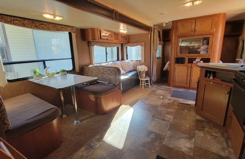 Port Alberni Casa | A cozy travel trailer on an acreage. Plenty of lakes, hiking and fishing near by