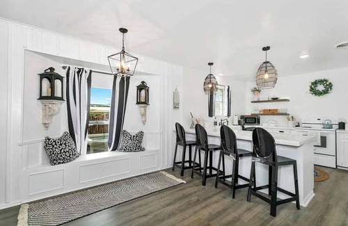 Fredericksburg Casa | A Crystal Place Hot Tub 1 Blk off Main St!