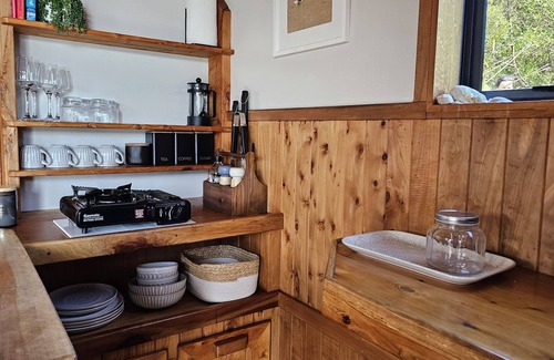Nelson Region Cabina | A cute secluded hut with ocean views