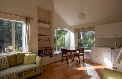 Mapua Cabaña | A delightful studio in idyllic Mapua Village, perfect from which to explore the Tasman region