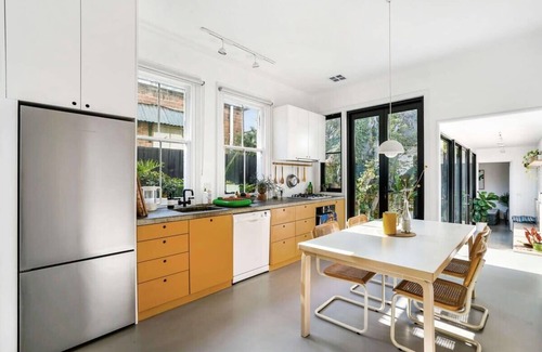 Fitzroy North Casa | A Designer Terrace House by Edinburgh Gardens