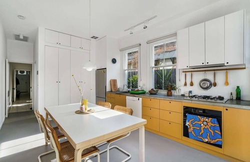 Fitzroy North Casa | A Designer Terrace House by Edinburgh Gardens