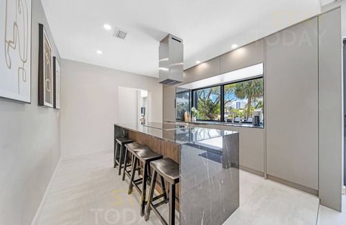 Hallandale Beach Villa | ★★★★★ A Designers 5 Bedroom Home - Heated Pool/BBQ/ Boat Dock 55ft
