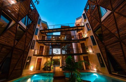 Área de La Veleta Apartamento | A double-height apartment with a private pool