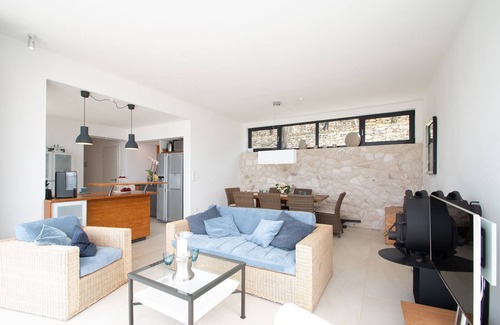 Vela Luka Villa | Un sueño: puesta de sol, una copa de vino y paz celestial directamente en el mar
