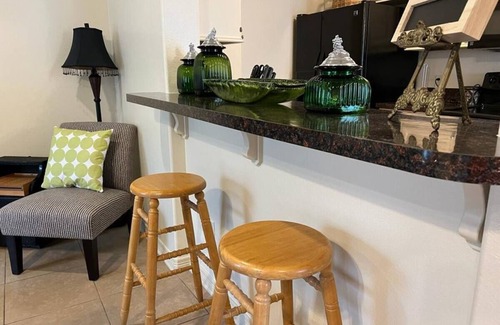 Tyler Apartamento | A Duplex "Emerald" nearby Hospitals, TJC, Nurses, Work Crews