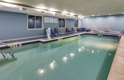Farmington Hills Casa | A Fabulous King Room for Business and Leisure