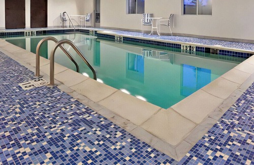 Farmington Hills Casa | A Fabulous King Room for Business and Leisure