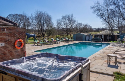 Westleton Cabaña | A family-friendly cottage set within ten acres of beautiful landscaped gardens benefiting from onsit