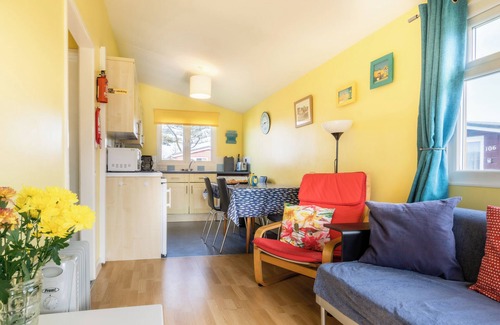 Padstow Chalet De Esquí | A family friendly holiday home close to beaches and Padstow. K8 Trebaruth