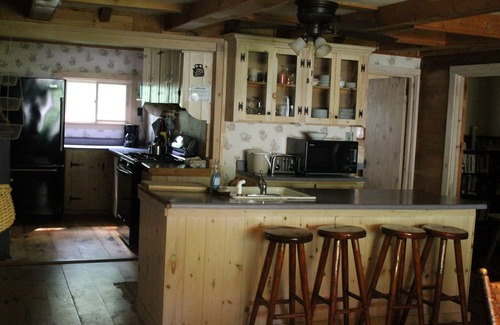 Pittsfield Cabina | A Family Lodge en el bosque con acceso al lago