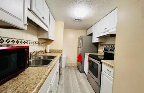 Myrtle Beach Casa | *A FAMILY RETREAT*Pool*Steps to the Beach*Approved Dogs*D18-9