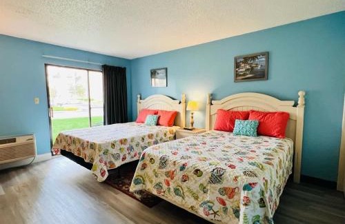 Myrtle Beach Casa | *A FAMILY RETREAT*Pool*Steps to the Beach*Approved Dogs*D18-9