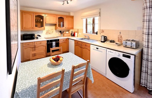 Reeth Cabaña | A fantastic, 2 bed cottage, sleeping 4 people and 1 furry friend w/open fire, WiFi & central heating