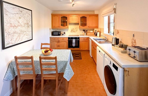 Reeth Cabaña | A fantastic, 2 bed cottage, sleeping 4 people and 1 furry friend w/open fire, WiFi & central heating