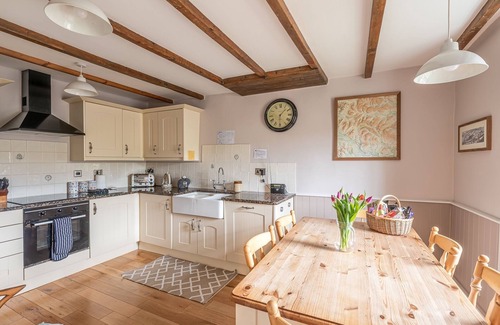 Feetham Casa | A fantastic cottage, w/ free wifi, secure bike storage, stunning views & a stones throw from the pub