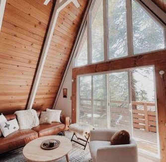 Arrowhead Villas Casa | A-Frame Cabin in The Woods, Close to Shops!