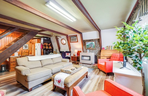 Tellico Plains Cabina | A-Frame Cabin w/ Spacious Yard in Tellico Plains!
