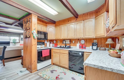Tellico Plains Cabina | A-Frame Cabin w/ Spacious Yard in Tellico Plains!