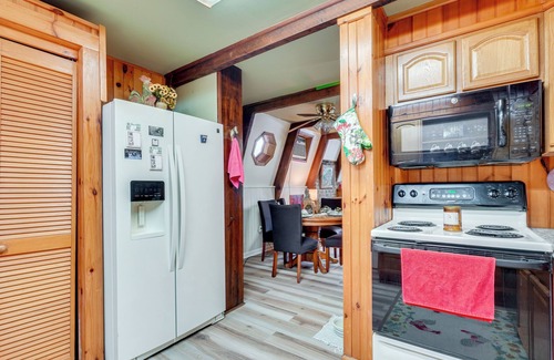 Tellico Plains Cabina | A-Frame Cabin w/ Spacious Yard in Tellico Plains!