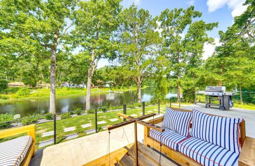 Malakoff Casa | A-Frame Cabin with Deck Near Cedar Creek Lake